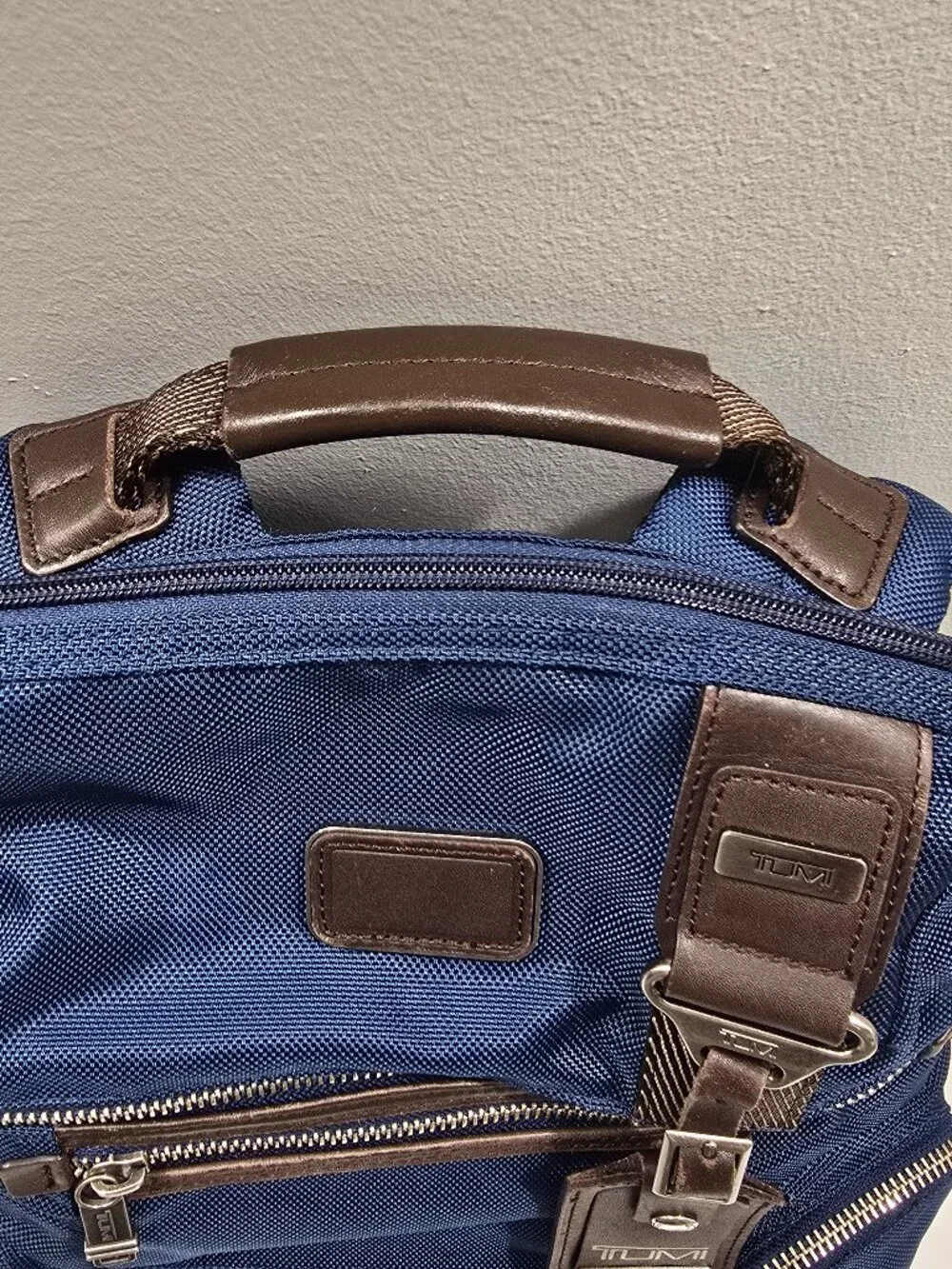 tumi backpack search Alpha Bravo Khaki Patagonia Black Hole Gear Color:Dire Wolf KS8130 this unisex backpack measures